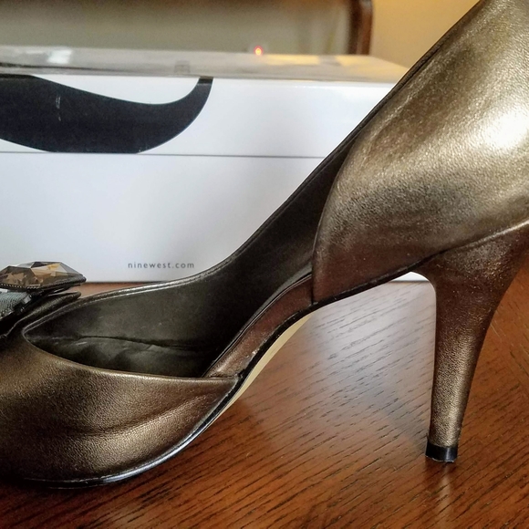 Shoes - Picture 4 of 5